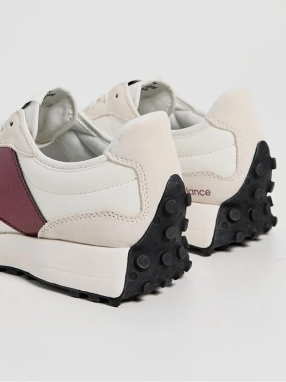 New Balance 327 Sneakers
